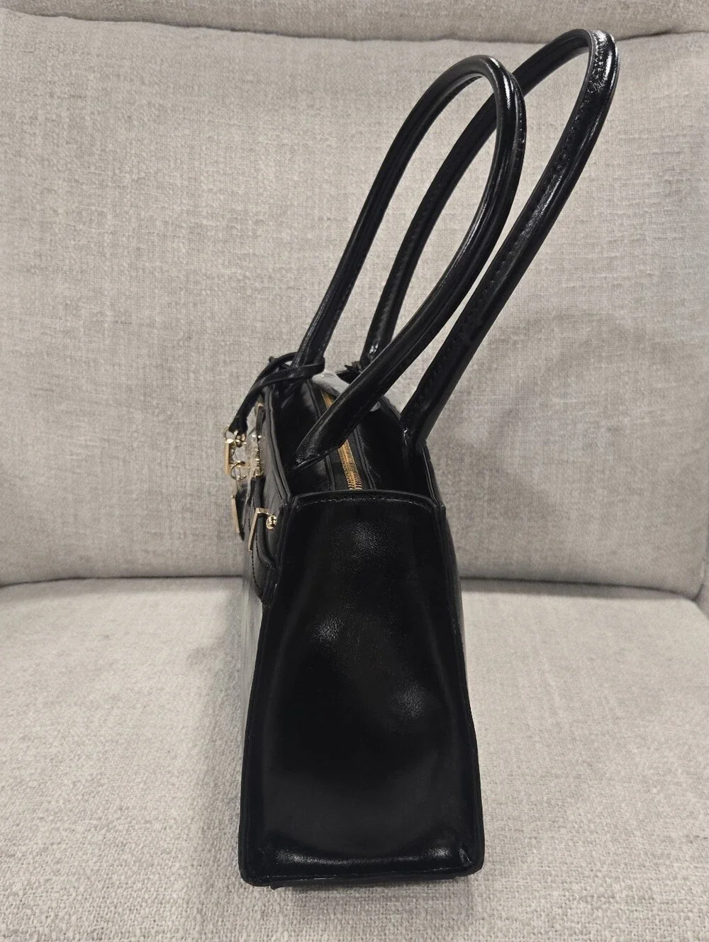Guess elegant satchel